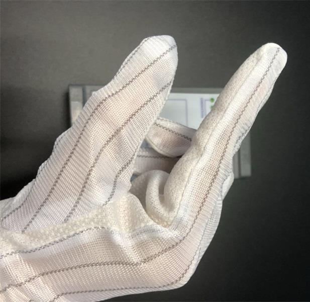 esd dotted gloves